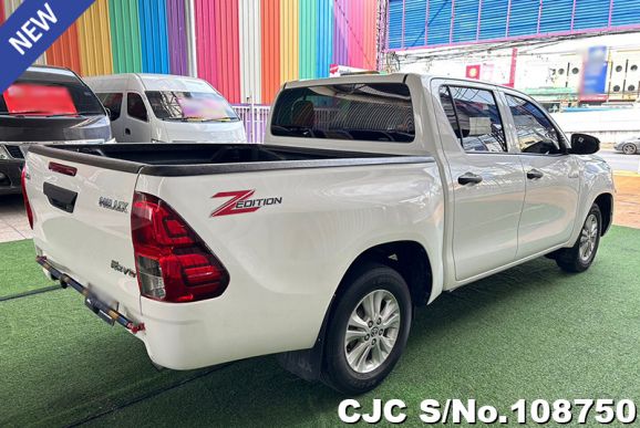 Toyota Hilux in White for Sale Image 1