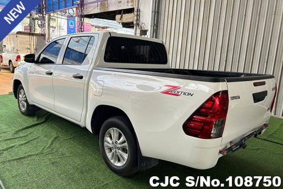 Toyota Hilux in White for Sale Image 2