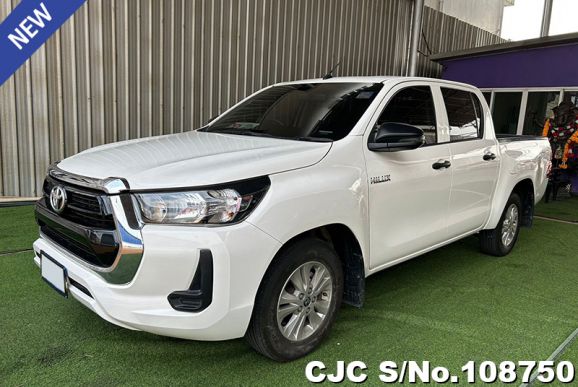 Toyota Hilux in White for Sale Image 3