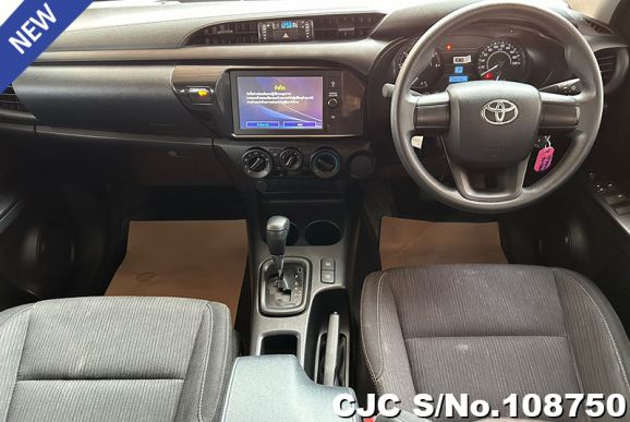 Toyota Hilux in White for Sale Image 6