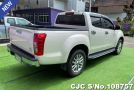 Isuzu D-Max in White for Sale Image 2