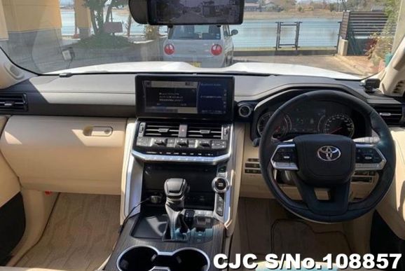 Toyota Land Cruiser in Pearl for Sale Image 5