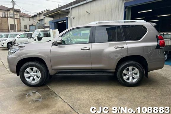 Toyota Land Cruiser Prado in Brown for Sale Image 6