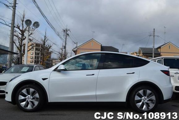 Tesla Model Y in White for Sale Image 7