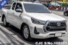 Toyota Hilux in White for Sale Image 0