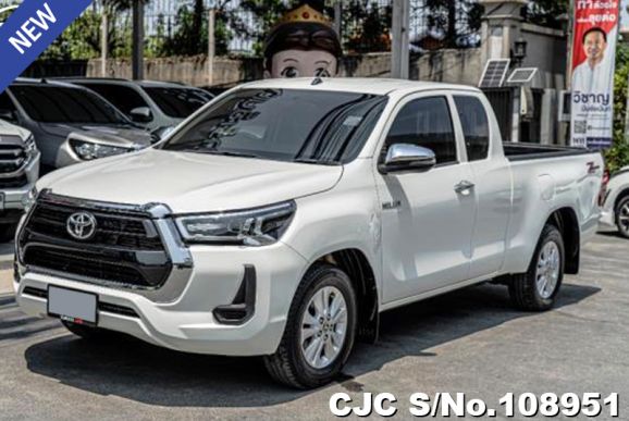 Toyota Hilux in White for Sale Image 3