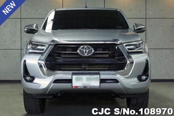 Toyota Hilux in Silver for Sale Image 2