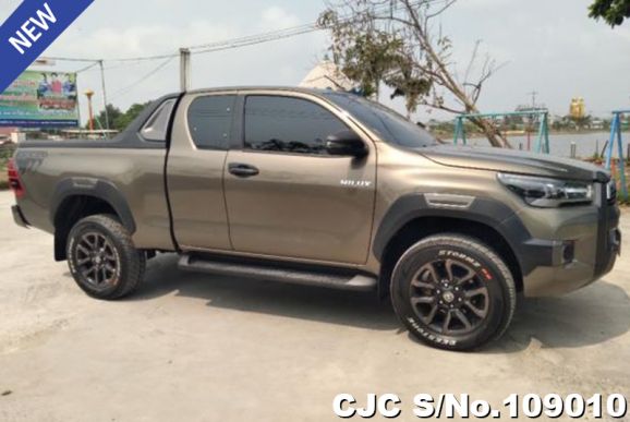 Toyota  in Oxide Bronze Metallic for Sale Image 0