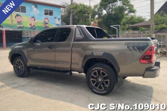 Toyota  in Oxide Bronze Metallic for Sale Image 1