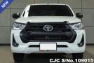 Toyota Hilux in White for Sale Image 2