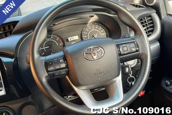 Toyota Hilux in Gray for Sale Image 11