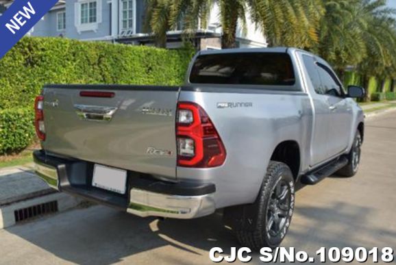 Toyota Hilux in Silver for Sale Image 1