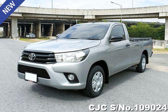 Toyota Hilux in Silver for Sale Image 3