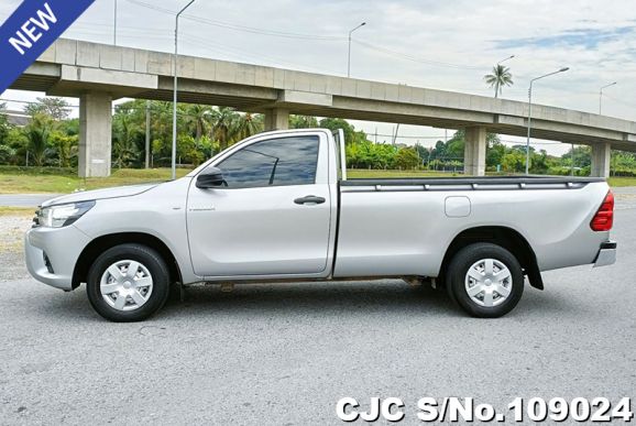 Toyota Hilux in Silver for Sale Image 5