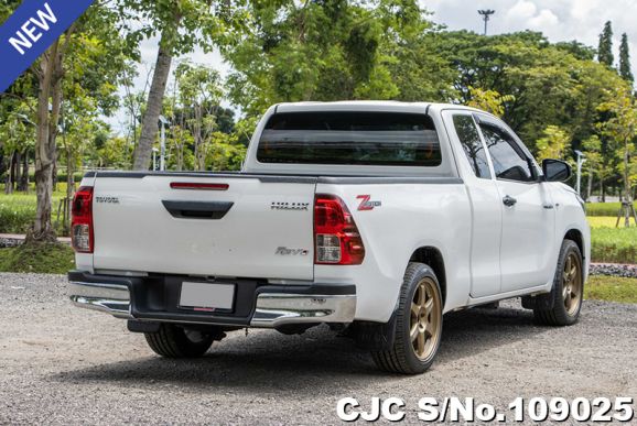 Toyota Hilux in White for Sale Image 1