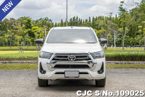 Toyota Hilux in White for Sale Image 3