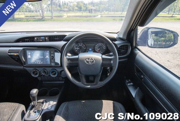 Toyota Hilux in White for Sale Image 8