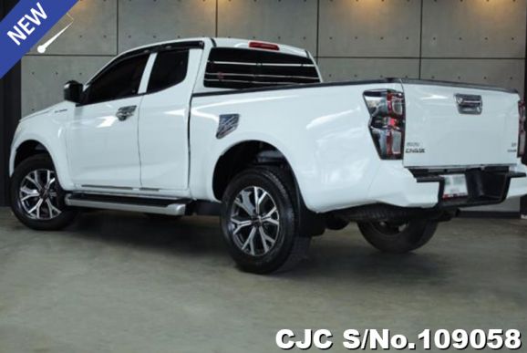 Isuzu D-Max in White for Sale Image 1