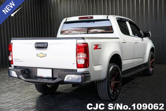 Chevrolet Colorado in Silver for Sale Image 2