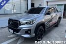 Toyota Hilux in Gray for Sale Image 2