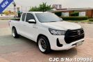 Toyota Hilux in White for Sale Image 0