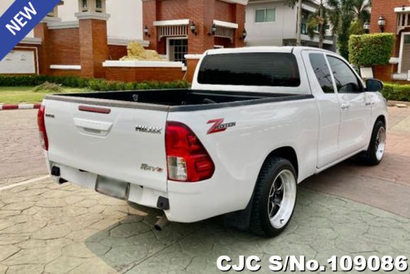 Toyota Hilux in White for Sale Image 1