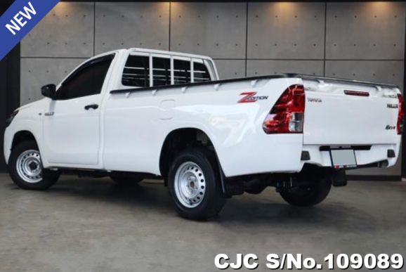 Toyota Hilux in White for Sale Image 1