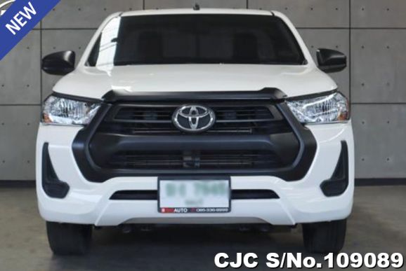 Toyota Hilux in White for Sale Image 2