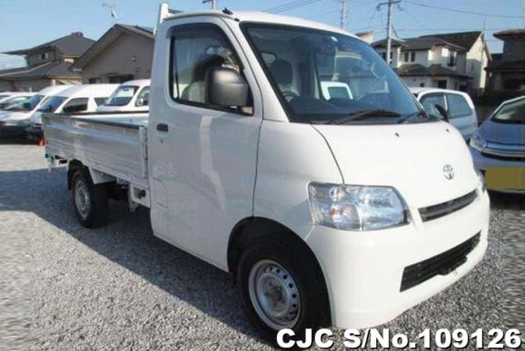 Toyota Townace in White for Sale Image 0