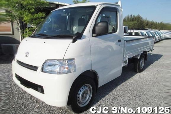 Toyota Townace in White for Sale Image 3