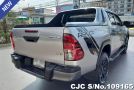 Toyota Hilux in Silver for Sale Image 2