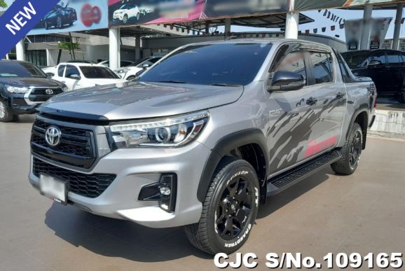 Toyota Hilux in Silver for Sale Image 3