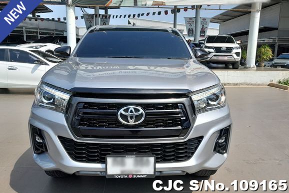 Toyota Hilux in Silver for Sale Image 4