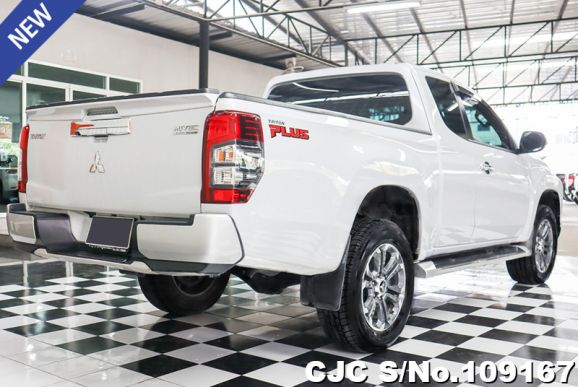 Mitsubishi Triton in White for Sale Image 2