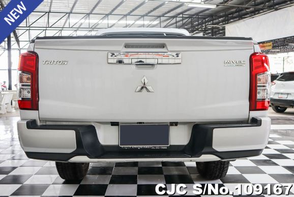 Mitsubishi Triton in White for Sale Image 5