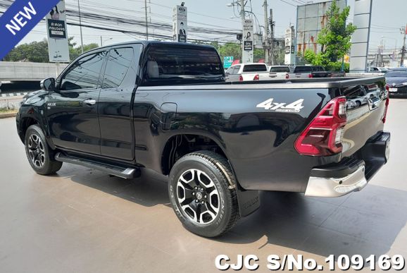 Toyota Hilux in Black for Sale Image 2