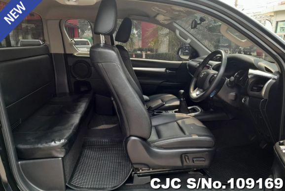 Toyota Hilux in Black for Sale Image 8