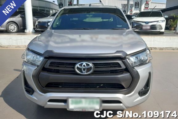 Toyota Hilux in Silver for Sale Image 4