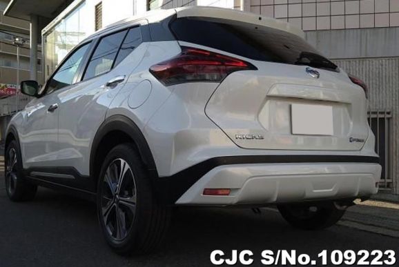 Nissan Kicks in Pearl for Sale Image 1