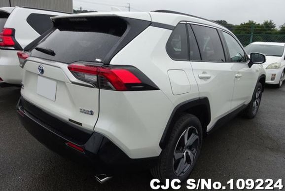 Toyota Rav4 in White for Sale Image 1