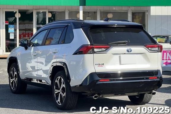 Toyota Rav4 in White for Sale Image 1