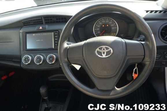 Toyota Corolla Axio in White for Sale Image 4