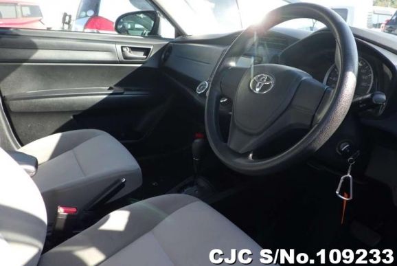 Toyota Corolla Axio in White for Sale Image 5