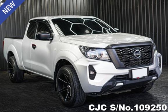 Nissan Navara in Silver for Sale Image 0