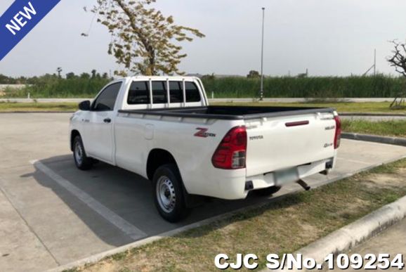 Toyota Hilux in White for Sale Image 1