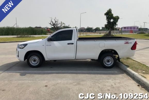 Toyota Hilux in White for Sale Image 7