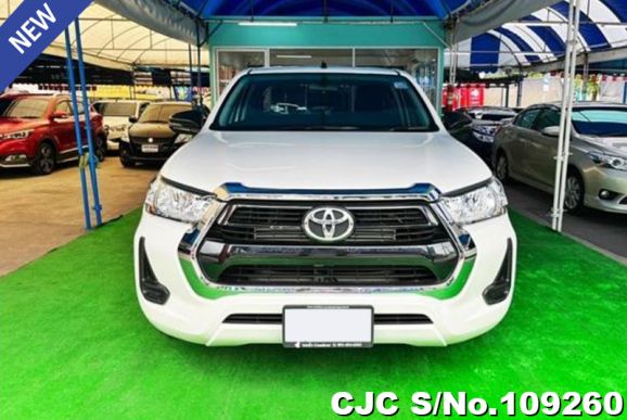 Toyota Hilux in White for Sale Image 4