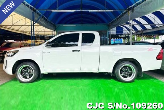 Toyota Hilux in White for Sale Image 7