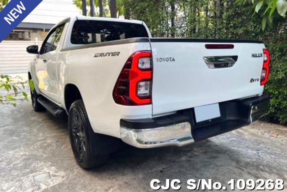 Toyota Hilux in White for Sale Image 1