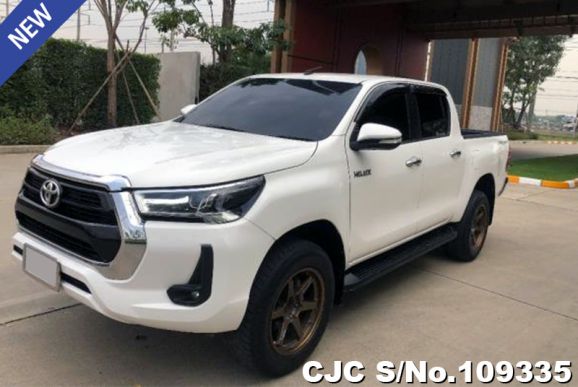 Toyota Hilux in White for Sale Image 0